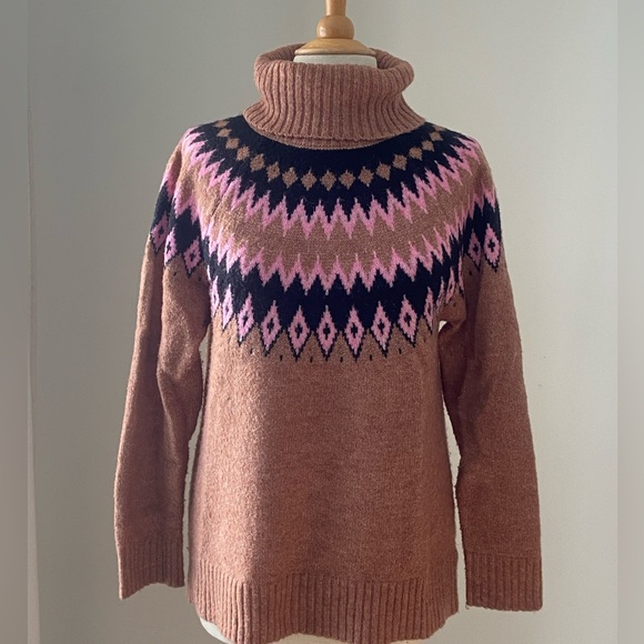 Aspen Turtleneck Sweater โท๏ธ - Picture 2 of 7
